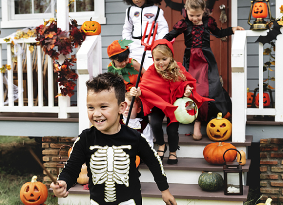 children trick-or-treating